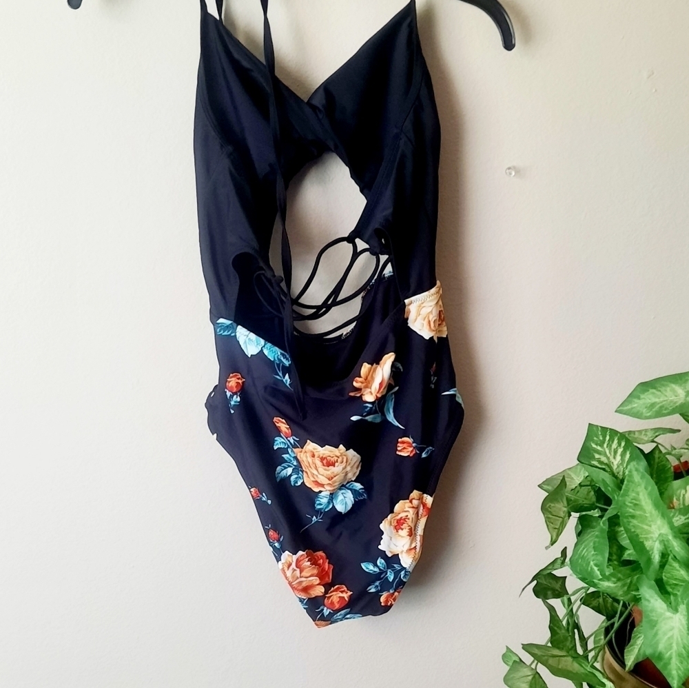 One piece swimsuit - Picture 3 of 6